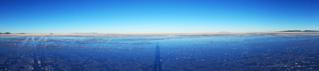 Obraz premium Sunrise view in Bolivia Uyuni salt desert