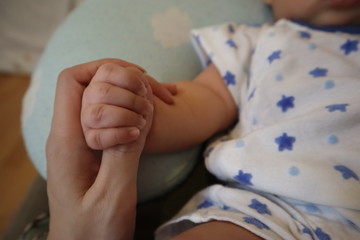 赤ちゃんの手