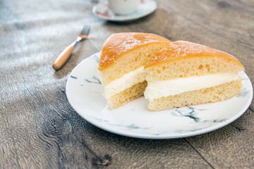 French dessert butter brioche Tarte tropezienne