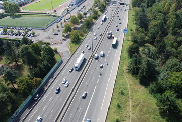 Circulation poids-lourds sur l'autoroute
