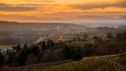Fototapeta premium Winterabend oberhalb von Münchweier in der Ortenau
