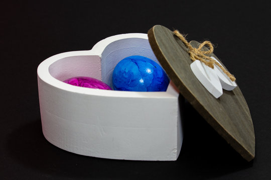 white wooden bowl with buten Easter eggs