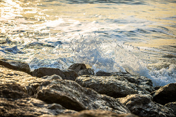 Splashed rock groyne