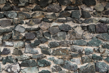 Texture: a wall of folded natural stone, reinforced with a small amount of cement.