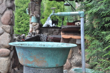 Fototapeta na wymiar washbasin in the garden