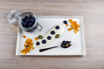 Heildelbeeren mit Cornflakes