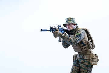 soldier in action aiming laseer sight optics