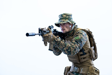 soldier in action aiming laseer sight optics