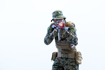 soldier in action aiming laseer sight optics