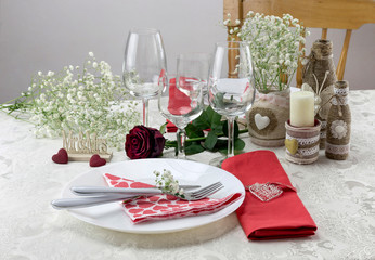 The table setting on Valentine's day