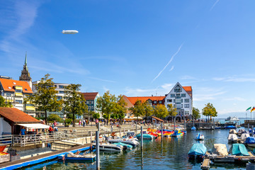 Friedrichshafen mit Zeppelinen, Bodensee, Deutschland 