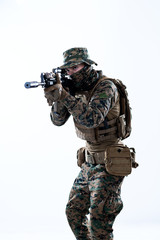 soldier in action aiming laseer sight optics