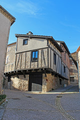 Tarn et Garonne, village de Puycelsi 