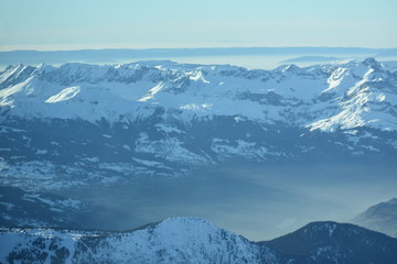 Fototapeta na wymiar snowy alpine view