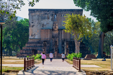 Wat Si Chum-Sukhothai:18 December 2019,a group of Thai tourists, foreigners from all over the world come to see the beauty and oldness of the archaeological sites in Mueang Sukhothai District,Thailand