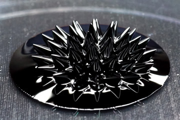 Beautiful forms of ferromagnetic fluid. Iron dissolved in a liqu
