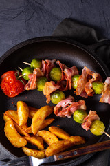 Brussels sprouts - Bacon - skewers with potato widgets