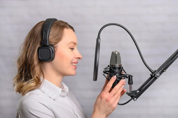 The girl writes a podcast, writes an audiobook, an announcer. The sound of films, cartoons....