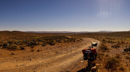 cycling on a trackt to the south
