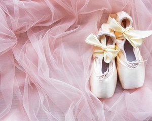 Pointe ballet shoes © Olena Rudo