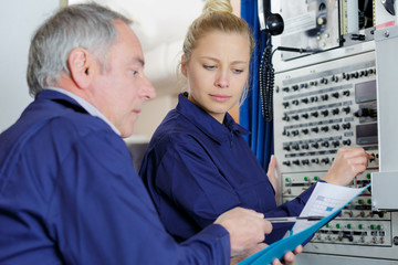 Obraz premium man and woman in factory