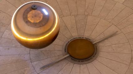 foucault pendulum in the Griffith-Observatorium, los angeles, us