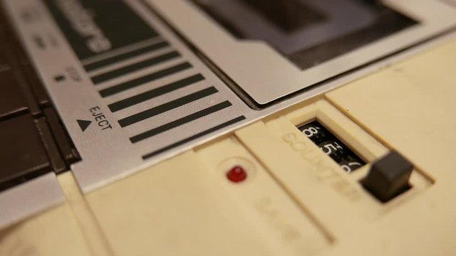 4K Retro Computer Casette Player and Recorder