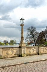 Fototapeta na wymiar Laterne am Schloss Schwerin
