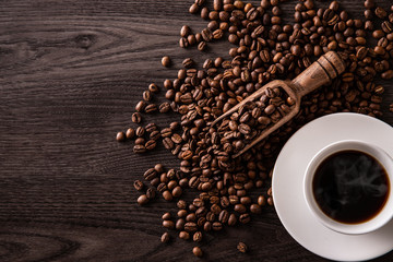 ホットコーヒーとコーヒー豆