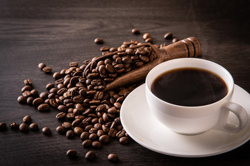 ホットコーヒーとコーヒー豆
