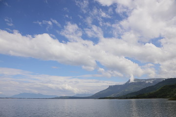ラオスのナムグム湖