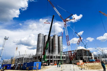 Construction of a petrochemical and oil refinery