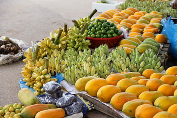 東南アジア、フルーツだらけの青空マーケット