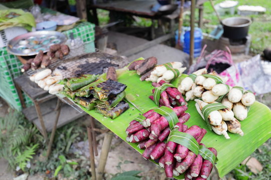 東南アジア、露店の蜂の子、焼き芋