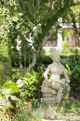 東南アジア、リゾートホテルの庭園のイメージ