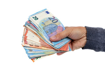 Billets de banque en euro en main sur fond blanc