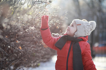 Children in winter park play