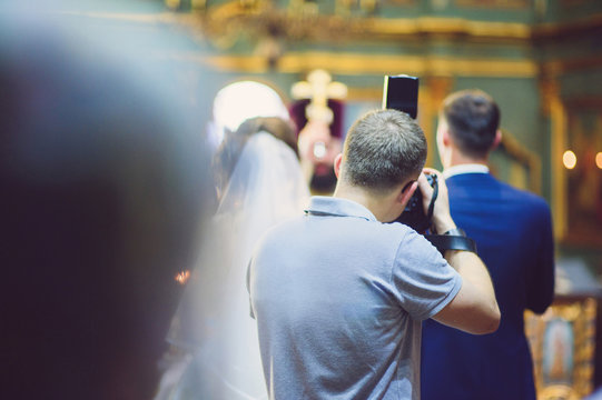 wedding photographer at church ceremony