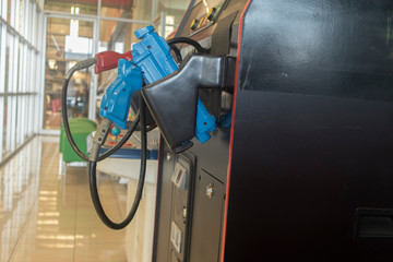 The guns of the old game cabinets and belongings are blue antiques that are broken and unusable.