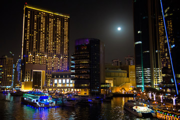 Fototapeta na wymiar Colorful evening on canal and promenade in Dubai Marina,Dubai,United Arab.Dubai Marina at night 