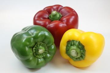 Paprikaschoten in rot, gelb und grün