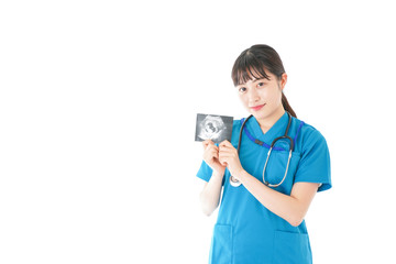 妊婦のエコー画像と笑顔の若いナース
