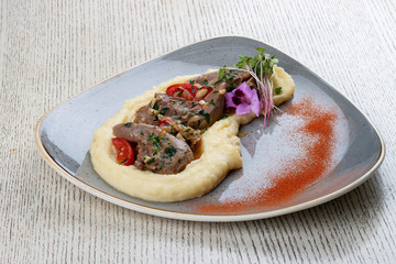 Lamb tongues with mashed potatoes, stewed in a sauce with thyme and herbs