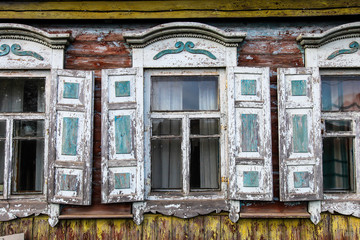 Fototapeta na wymiar Window shutters of an old country house