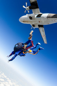 Tandem jump. The instructor and the student in free fall.