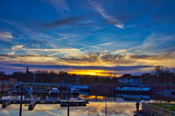 Fototapeta premium Hafen Celle bei Sonnenaufgang