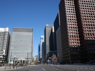 ２０２０年東京オリンピックの年の東京の風景　元日の丸の内のビル群の風景