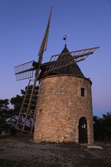 moulin &agrave; vent en Provence