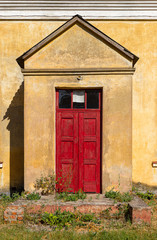 Fototapeta na wymiar Door of an old building.