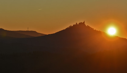 Hohenzollern und Plettenbergturm im Abendlicht